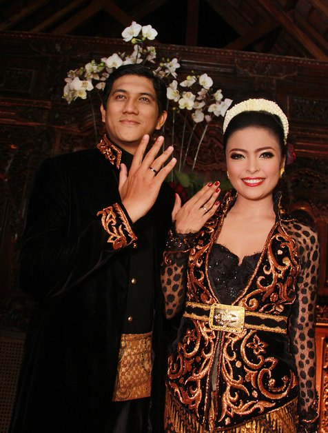 Beda gaya 8 vokalis saat menikah, Ifan Seventeen usung adat Melayu