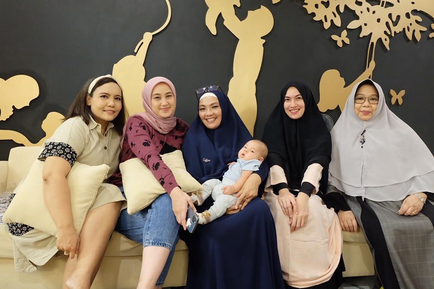 8 Momen ulang tahun ibunda Andhika Pratama, dirayakan secara sederhana