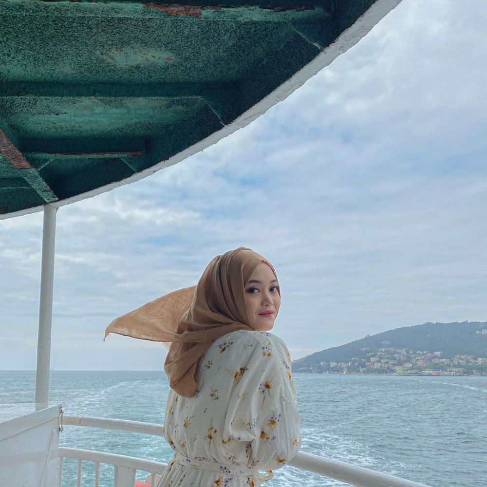 10 Momen Putri Delina liburan di Turki, mesra bareng Jeffry Reksa