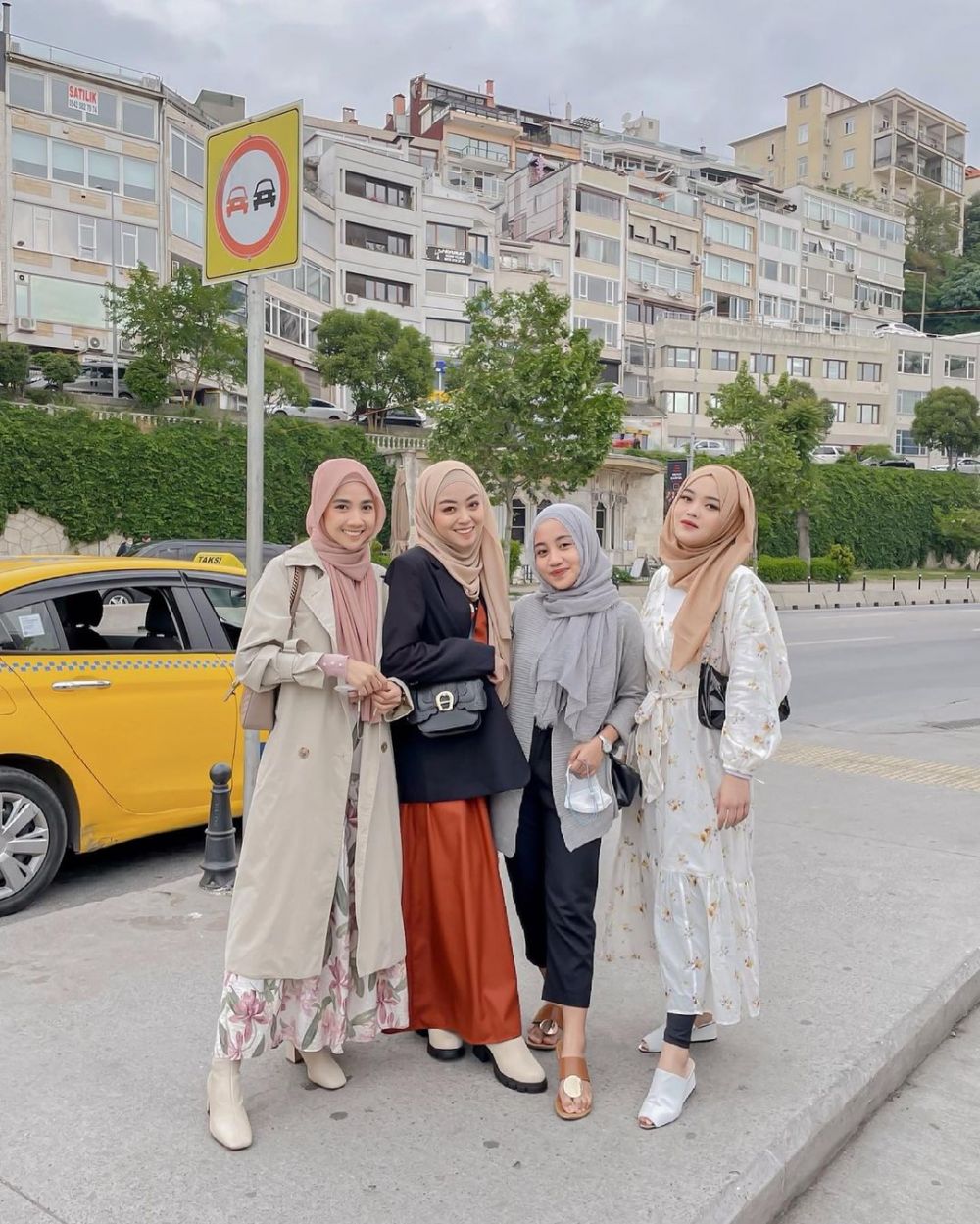 10 Momen Putri Delina liburan di Turki, mesra bareng Jeffry Reksa