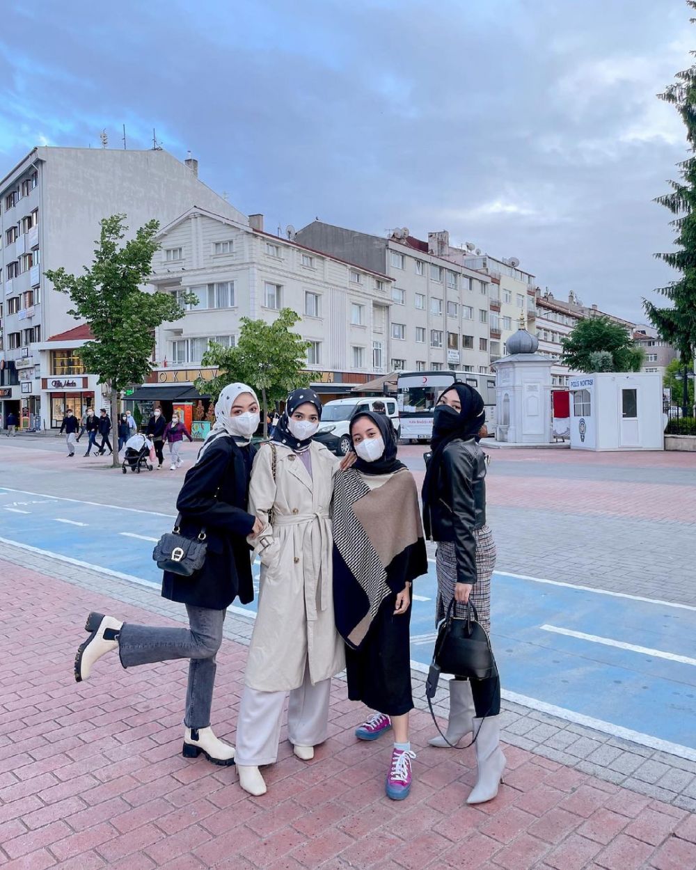 10 Momen Putri Delina liburan di Turki, mesra bareng Jeffry Reksa