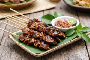 10 Resep lauk pendamping soto, dari perkedel sampai sate yang bikin semangkuk makin lengkap