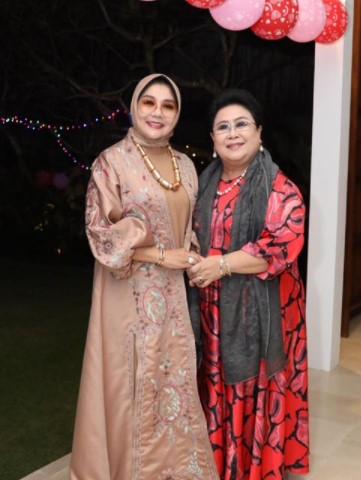 8 Momen ultah Karlina Damiri mertua Nikita Willy, kompak bareng besan