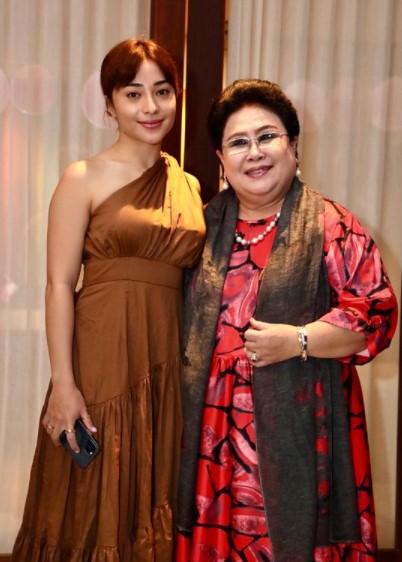 8 Momen ultah Karlina Damiri mertua Nikita Willy, kompak bareng besan