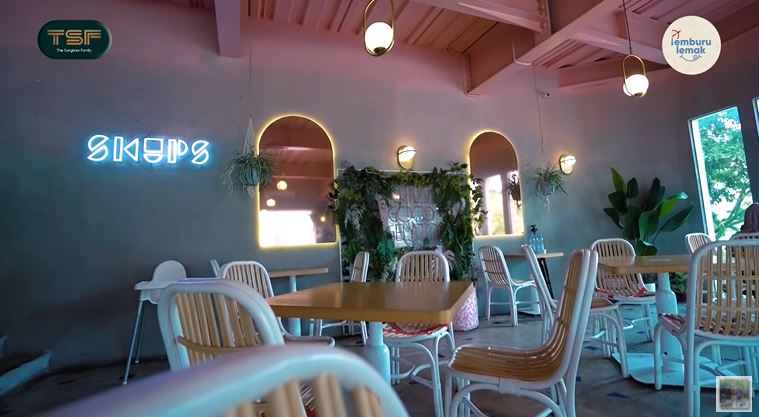 10 Potret restoran milik Dewi Sandra dan suami, bernuansa serba pink