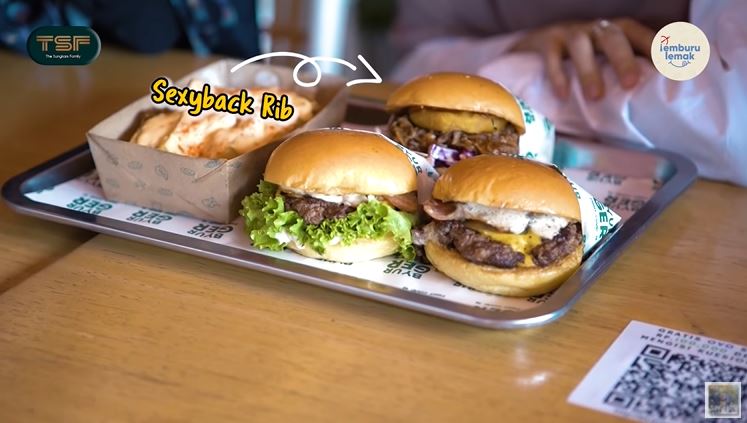 10 Potret restoran milik Dewi Sandra dan suami, bernuansa serba pink