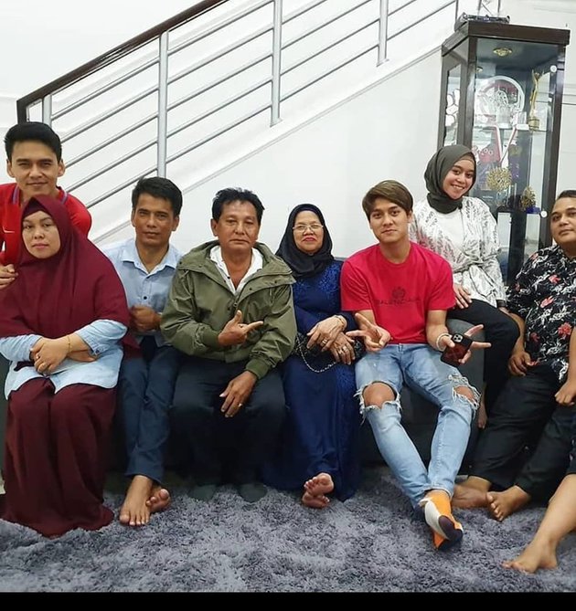 10 Momen hangat keluarga Rizky Billar dan Lesty Kejora, besan idaman