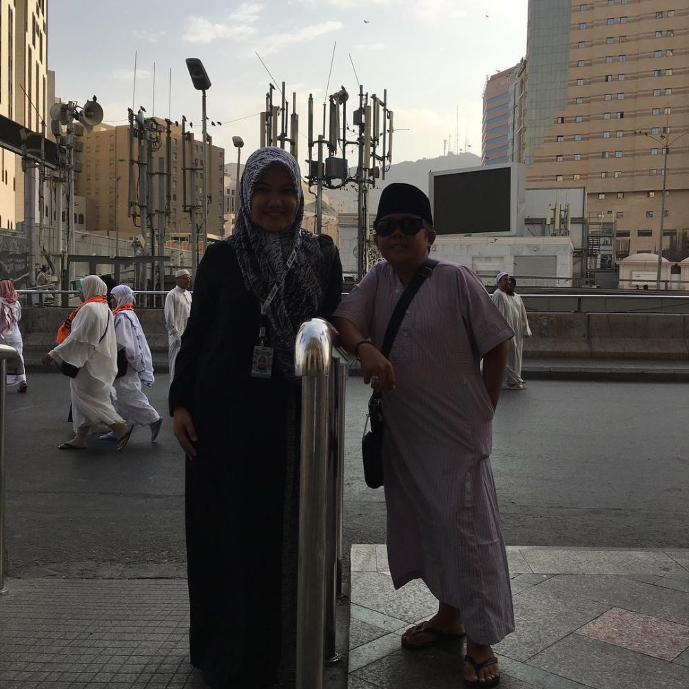 Jarang tersorot, ini 10 potret harmonis Adul dan istri