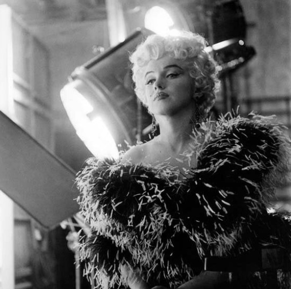 Nostalgia 10 gaya busana Marilyn Monroe yang bisa jadi inspirasi 