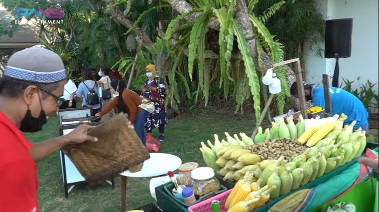 Ngidam jagung bakar, ini 10 momen Nagita panggil pedagang dari Lombok