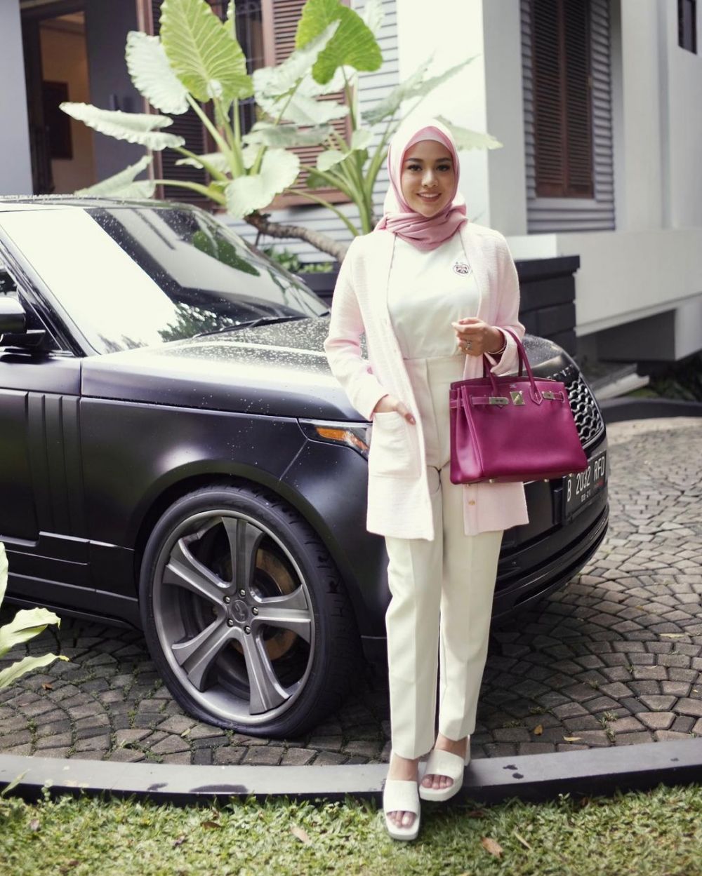 10 Gaya fashion Aurel Hermansyah dengan hijab, stylish dan elegan