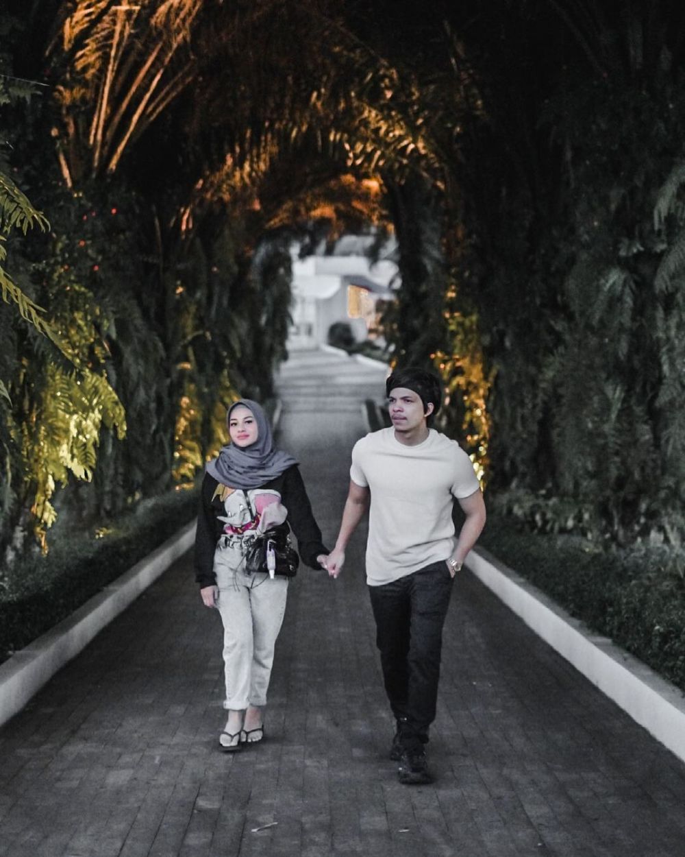 10 Gaya fashion Aurel Hermansyah dengan hijab, stylish dan elegan