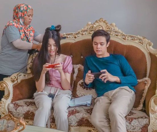 10 Potret kompak di balik layar bintang Suara Hati Istri 'Zahra'