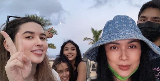 Rayakan usia 55 tahun, ini 9 momen liburan Titi DJ di Bali bareng anak