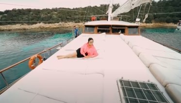 10 Potret liburan Anang dan Ashanty di Bodrum Turki, naik yacht mewah
