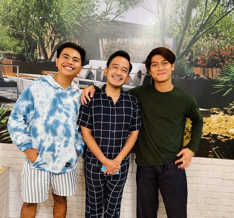 Potret kebersamaan Rizky Billar dan manajernya, bak kakak adik