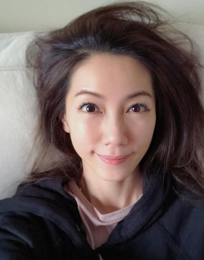 10 Potret terbaru Penny Lin drama Twins, menawan di usia 42 tahun