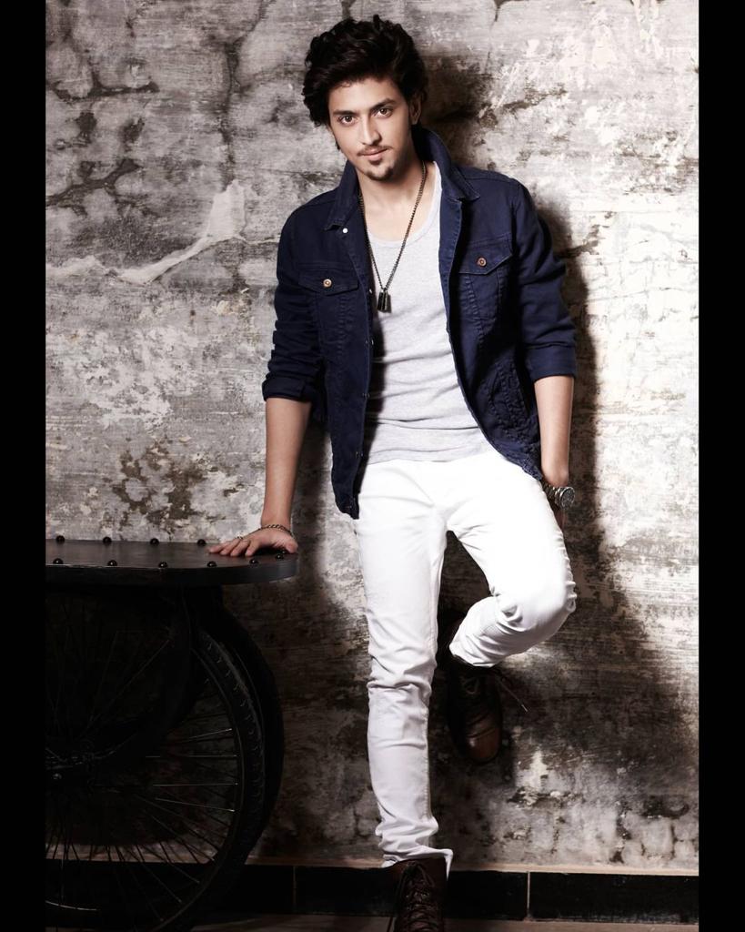 10 Potret terbaru Sanju 'Shaka Laka Boom Boom', auranya terpancar