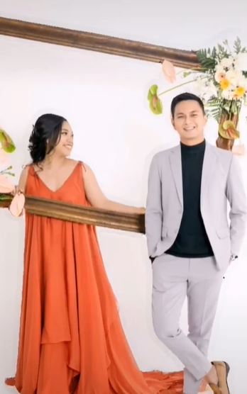7 Potret mesra prewedding Mumuk Gomez dan kekasih, bikin pangling