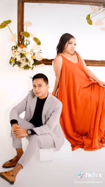 7 Potret mesra prewedding Mumuk Gomez dan kekasih, bikin pangling