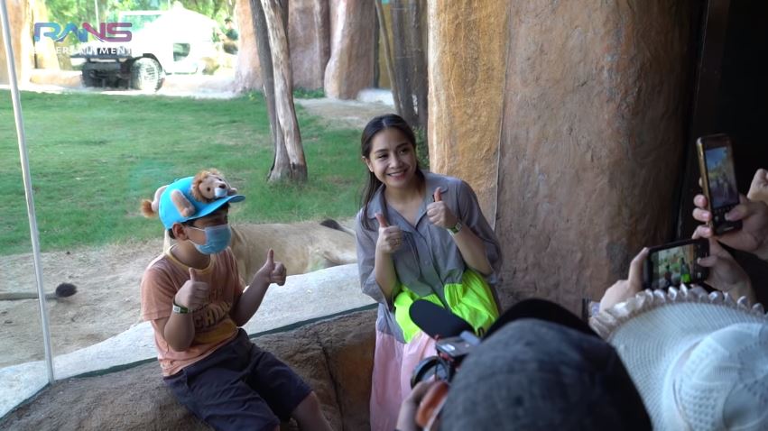 10 Momen Nagita Slavina ngidam ketemu gajah sampai sewa kebun binatang