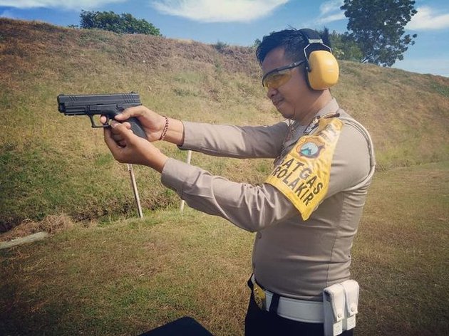 10 Potret putra Tukul Arwana yang jadi polisi, jarang tersorot