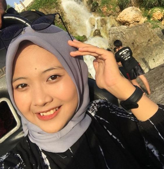 8 Potret Rakhma Lutfita, mempelai wanita viral karena patahkan besi