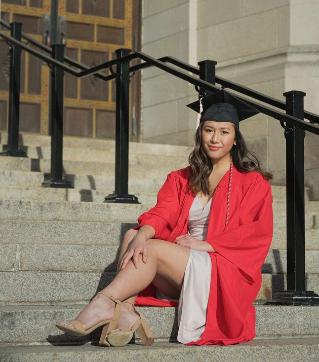 9 Potret Maura adik Sherina Munaf, lulus dari Boston University