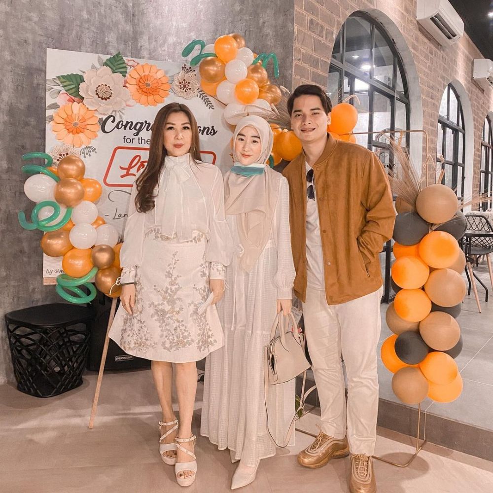 10 Potret Alvin Faiz bareng keluarga Larissa Chou, curi perhatian