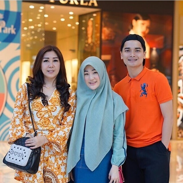 10 Potret Alvin Faiz bareng keluarga Larissa Chou, curi perhatian