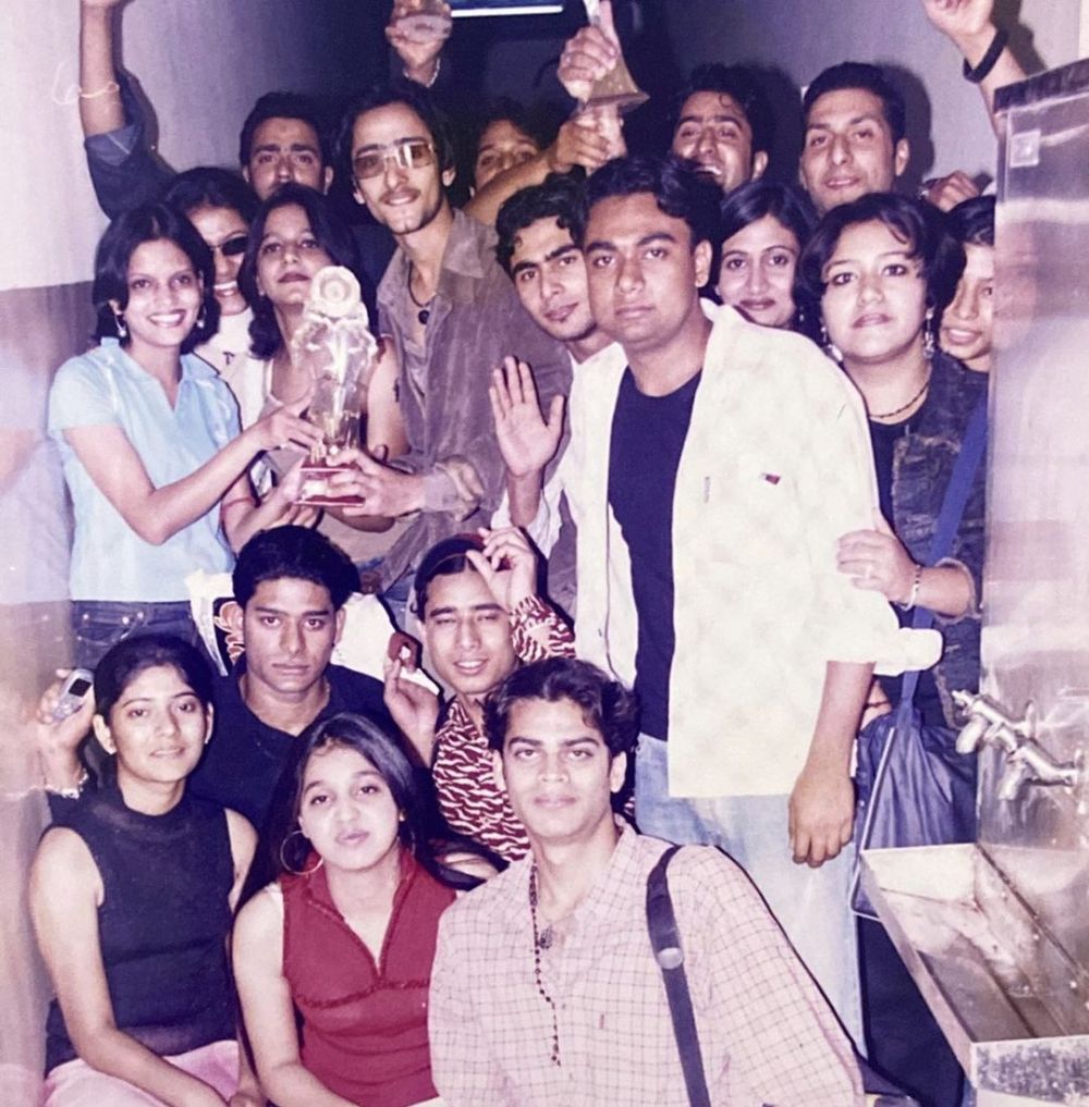 7 Potret jadul Shaheer Sheikh zaman kuliah, bikin pangling