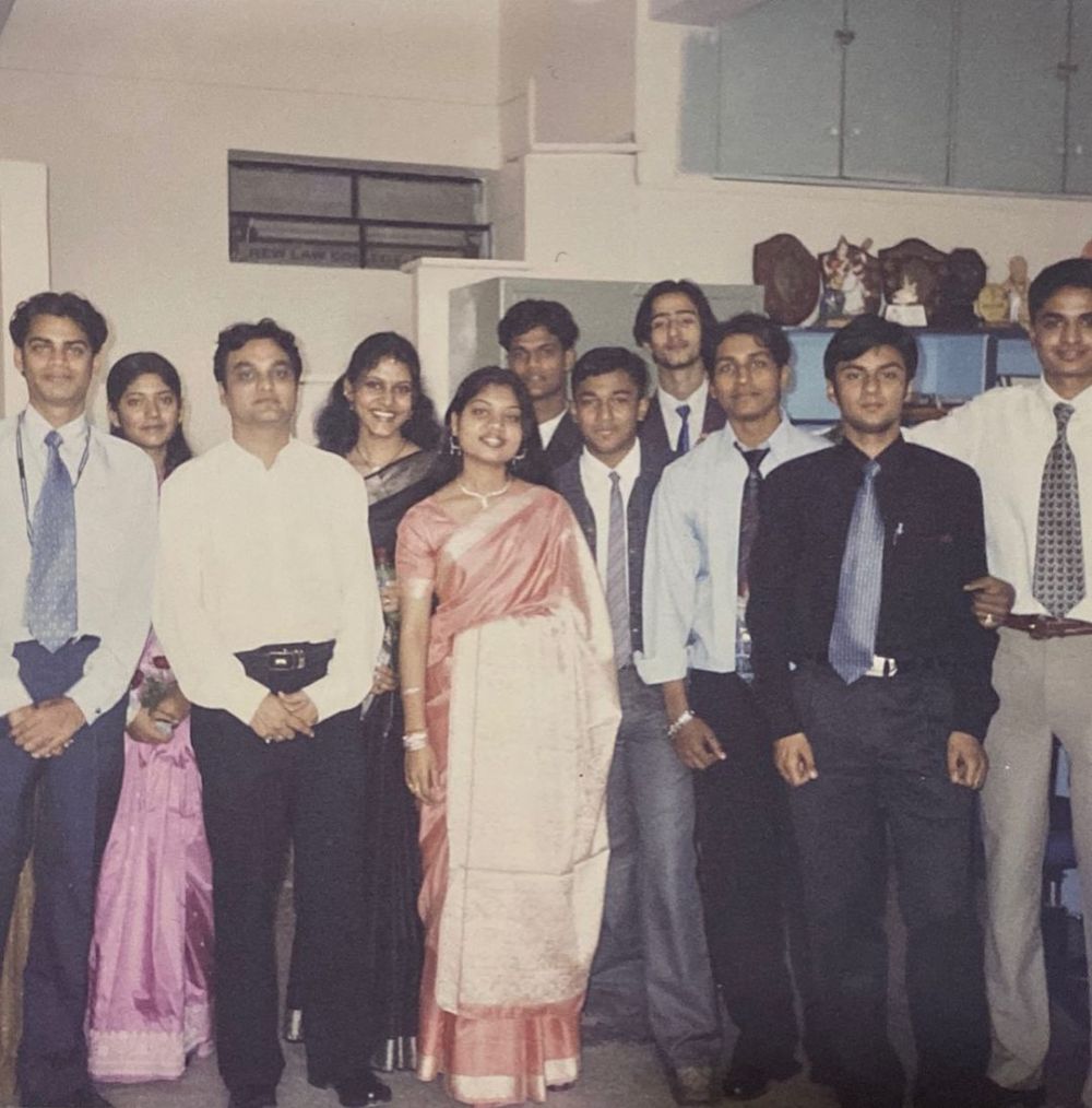 7 Potret jadul Shaheer Sheikh zaman kuliah, bikin pangling