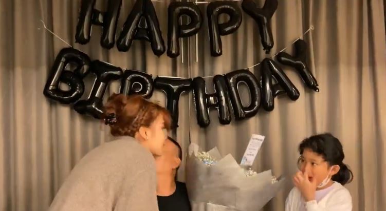 10 Momen kejutan ulang tahun Ayah Rozak ke-59, kuenya bertabur uang