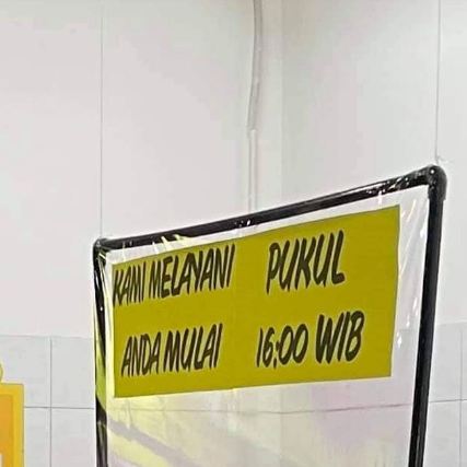10 Tulisan lucu papan promosi ini nggak nyambung tapi kocak banget