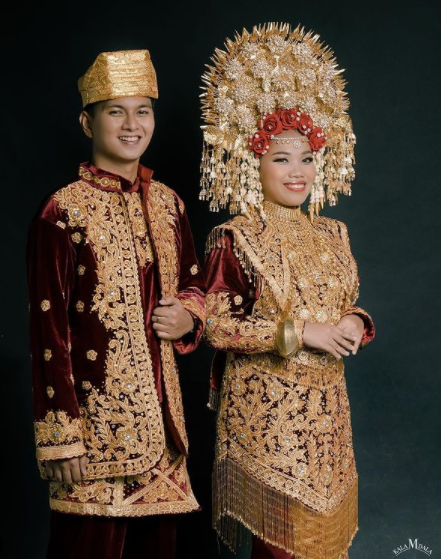 11 Pesona artis kenakan suntiang gadang, Mumuk Gomez memukau