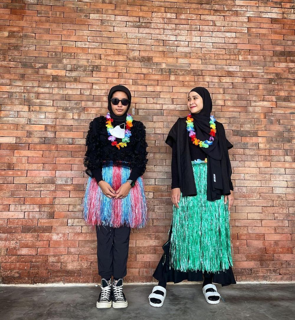 10 Potret kompak Zaskia Adya Mecca dan manajer, bak saudara kandung