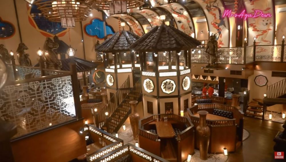 10 Momen kejutan ulang tahun ayah Ayu Dewi, kosongkan satu restoran