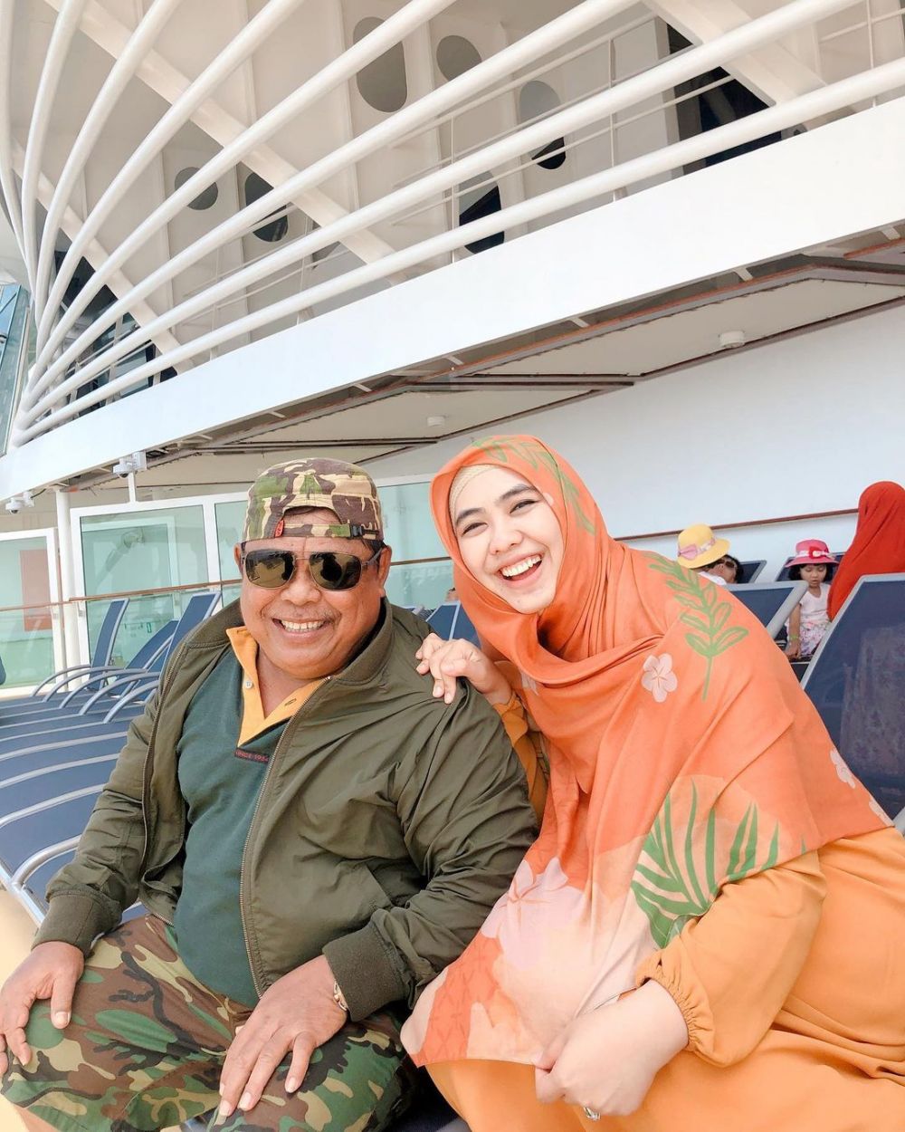 8 Potret Ria Ricis & Oki Setiana Dewi dengan ayah, penuh kenangan