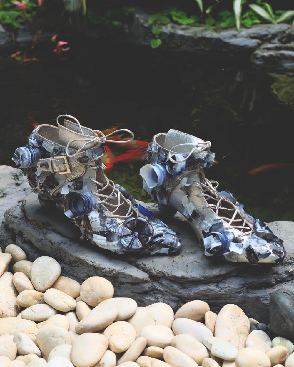 10 Momen Nadine Chandrawinata upcycle sepatu lawas, hasilnya kece abis