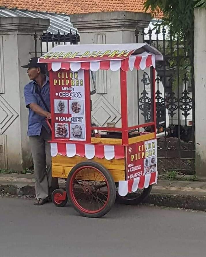 10 Ide kreatif pedagang keliling ini bikin geleng kepala