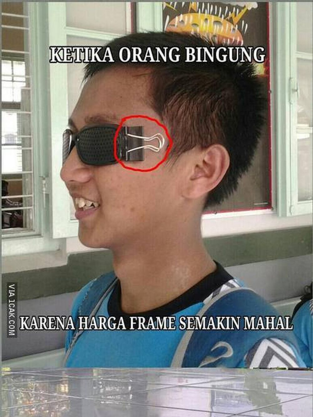 20 Penampakan absurd desain kacamata gaya ini bikin geleng kepala