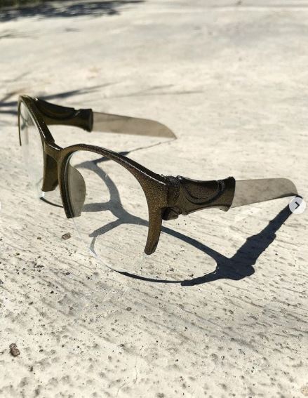 20 Penampakan absurd desain kacamata gaya ini bikin geleng kepala