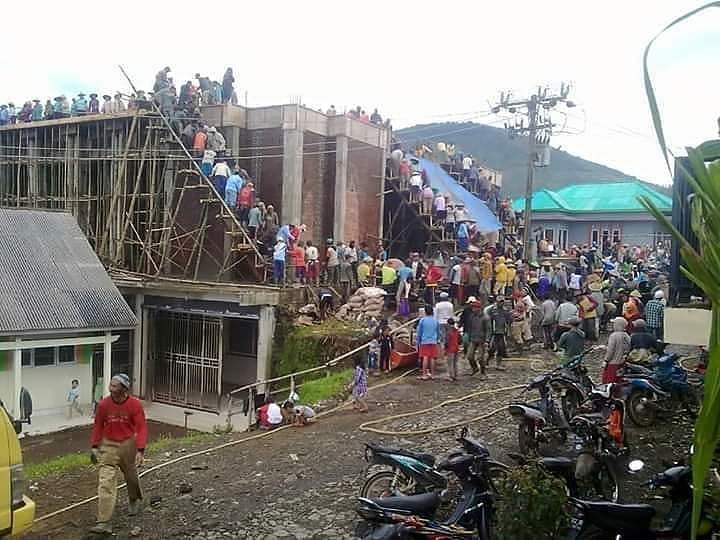 10 Momen lucu kerja sama saat bikin bangunan ini kocak abis