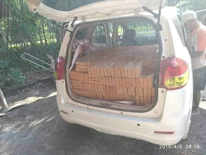 20 Potret lucu bagasi mobil ini bikin pengendara lain tepuk jidat