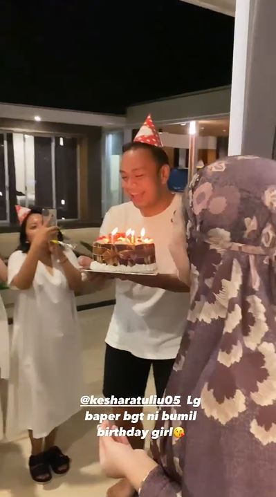 8 Momen kejutan ulang tahun Kesha Ratuliu ke-23, terharu sampai nangis