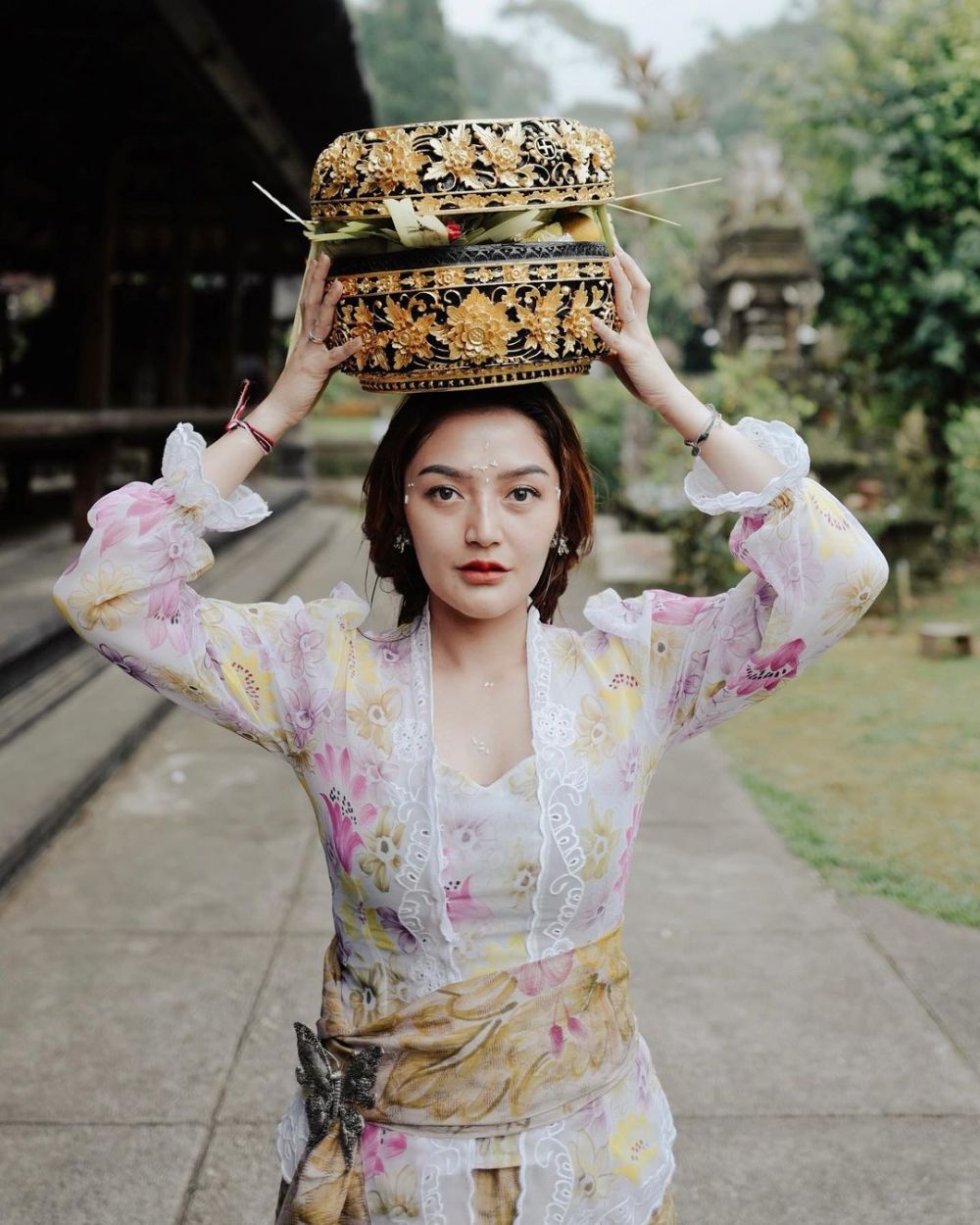 8 Momen Siti Badriah belajar budaya Bali, rasakan indahnya perbedaan