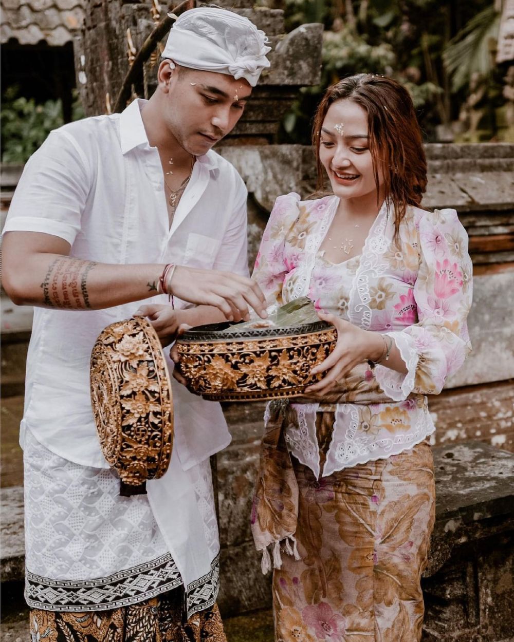 8 Momen Siti Badriah belajar budaya Bali, rasakan indahnya perbedaan