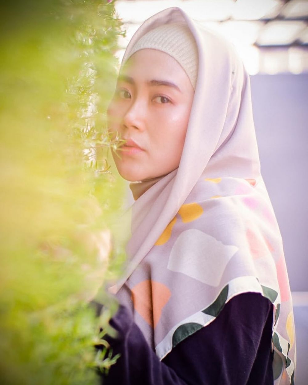 10 Potret terbaru Bu Dendy yang viral karena sawer pelakor pakai uang