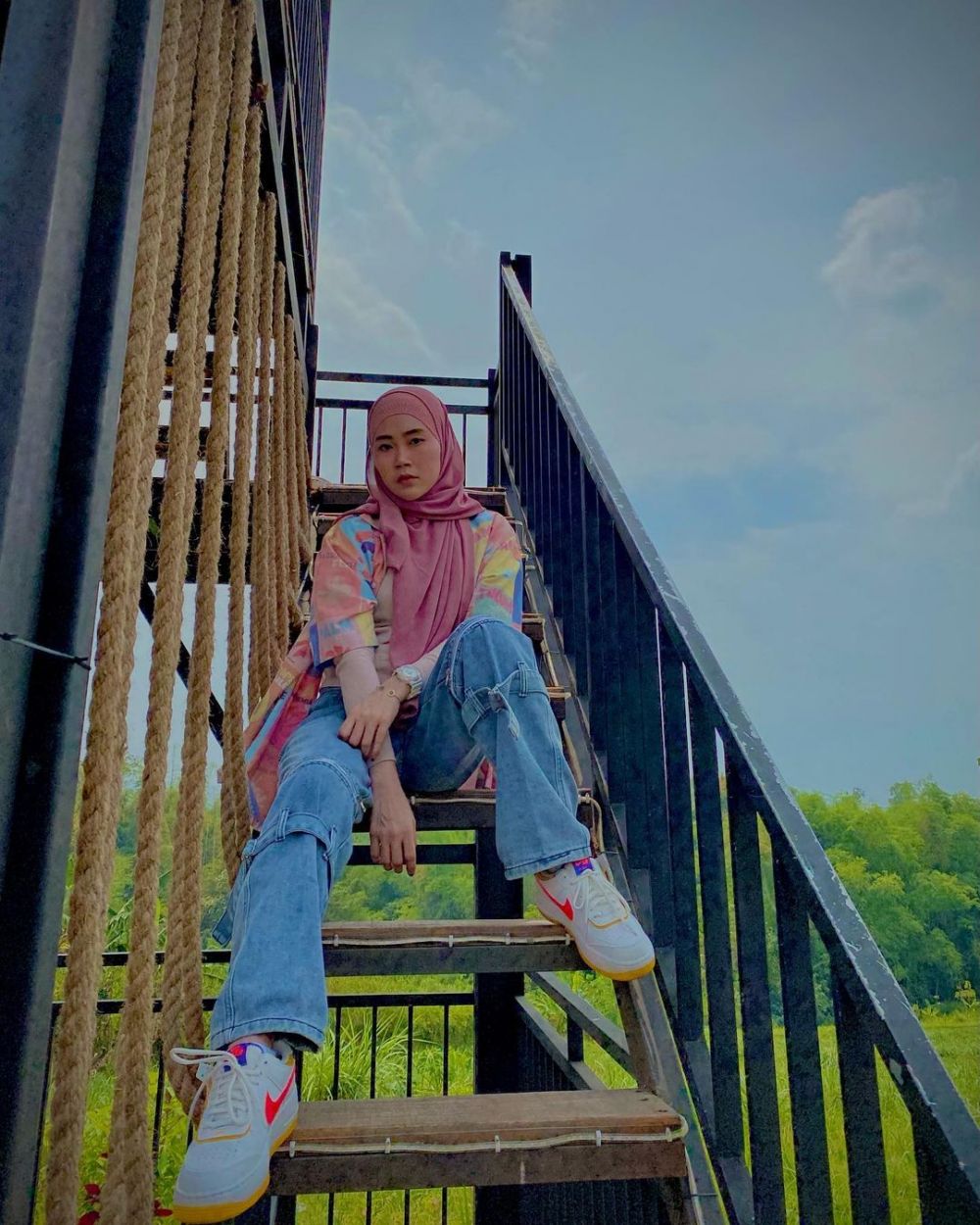 10 Potret terbaru Bu Dendy yang viral karena sawer pelakor pakai uang