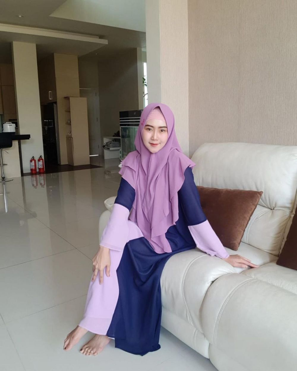 10 Potret terbaru Bu Dendy yang viral karena sawer pelakor pakai uang